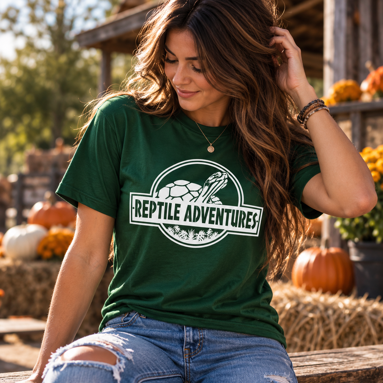 Forest green t-shirt with white logo — regular comfort soft cotton